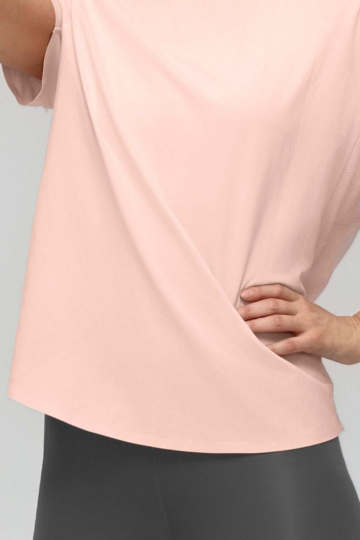 Camiseta cómoda de color liso con espalda de malla en cualquier lugar