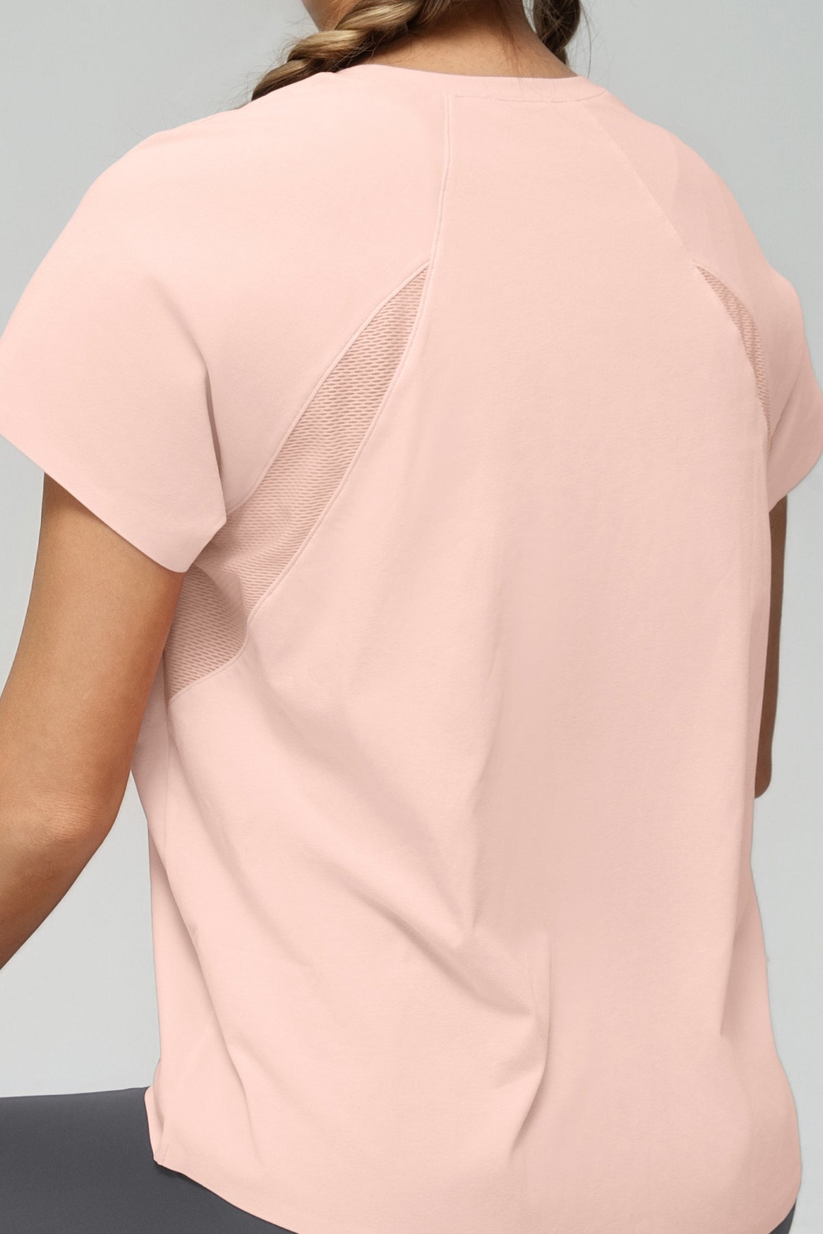 Camiseta cómoda de color liso con espalda de malla en cualquier lugar