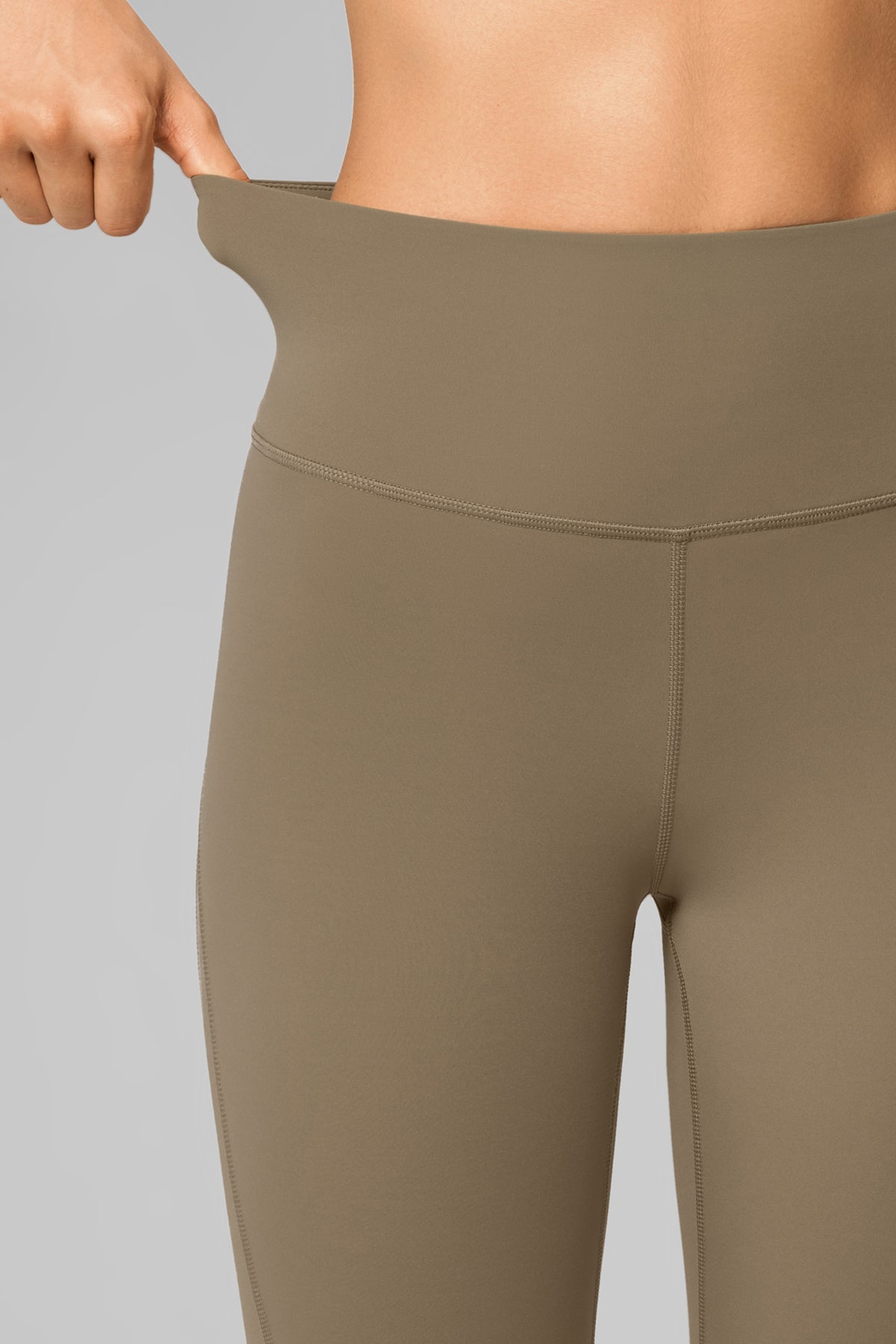Echo högmidjade löparshorts med kort passform, 23 cm | Damsportshorts med högt stöd