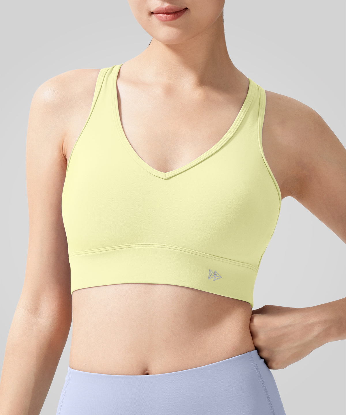 Anywhere V-Ausschnitt Racerback Yoga-BH im neuen Stil | Leicht stützender Sport-BH für Damen