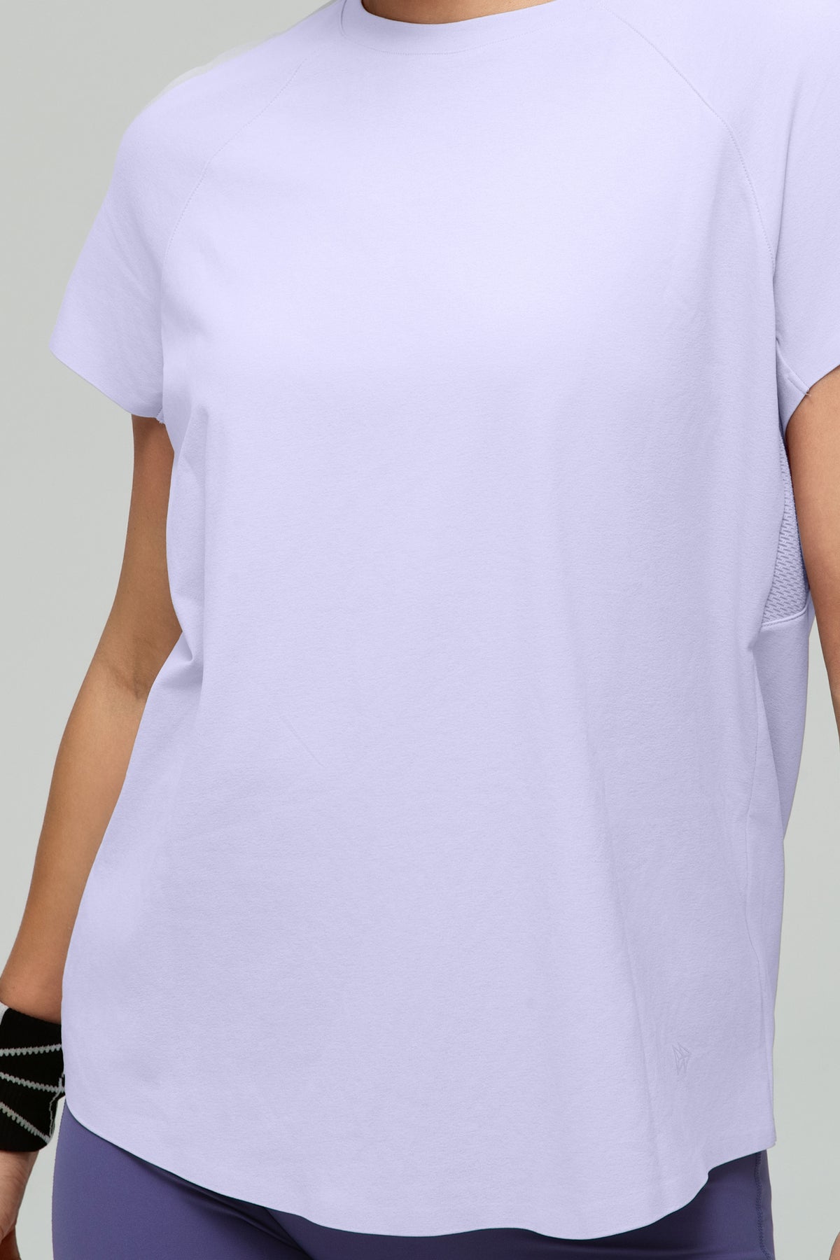 Camiseta cómoda de color liso con espalda de malla en cualquier lugar